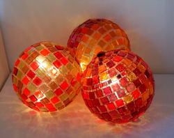 Leuchtkugel-Mosaik-rot-1.jpg