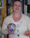 Denise hat 2 wundersch�ne Kugeln aus Keramik mit Servietten gemacht.16.03.08