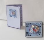 Karte blau mit Ecken und Blumen